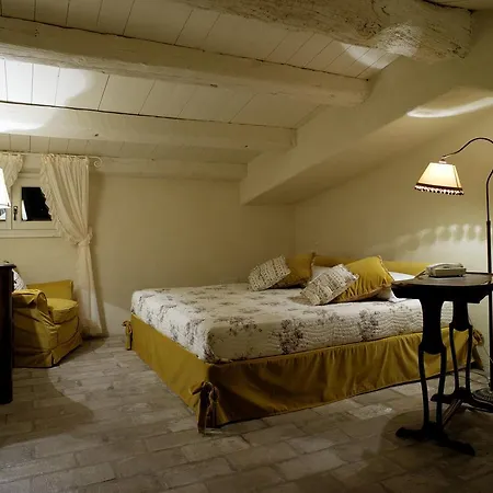 Le Suites Di Ca Teresa Montescudo